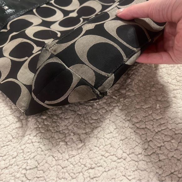 SOLD❤️ COACH Laura Signature Logo Zip Tote Bag Patent Leather w/ Charm Black - Picture 12 of 13